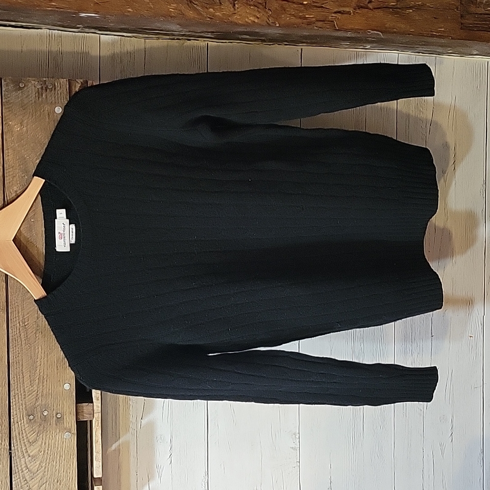 Vineyard vines black cashmere cableknit sweater. Size small.